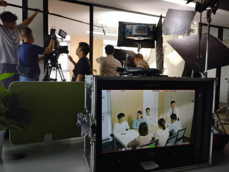 五台县TVC拍摄公司：科技产品视觉化大师，诠释未来感与功能美学